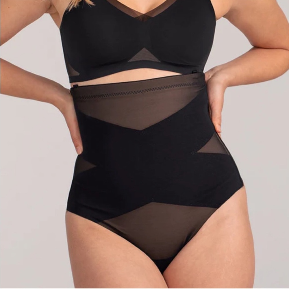 NWT Honeylove SuperPower Thong Shapewear Runway Small Incl Laundry Bag & Straps